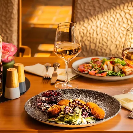 Sport- Und Tagungshotel De Poort فندق 4*