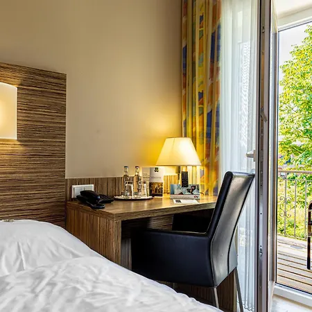 호텔 Sport- Und Tagungshotel De Poort 4*