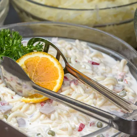 Sport- Und Tagungshotel De Poort فندق